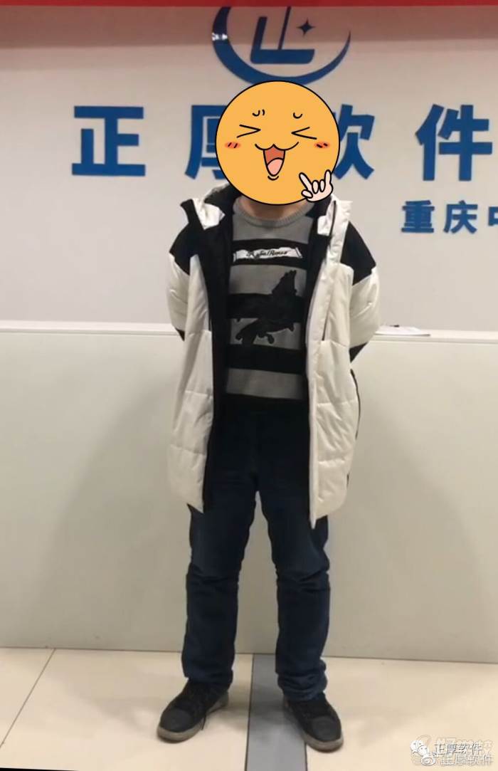 长啥样不重要，笑得很开心就对了